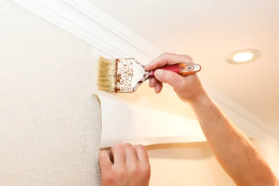 Pose de papier peint à Saint-Gourson — revêtements muraux et toiles de verre